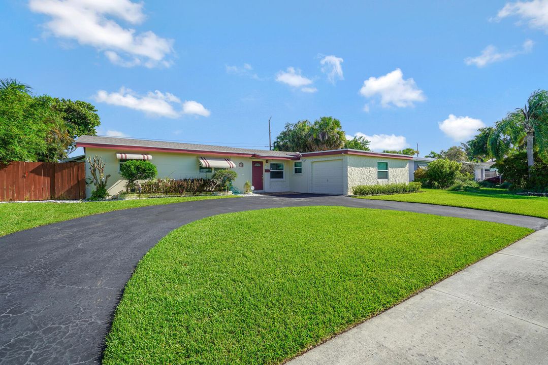 Active With Contract: $3,650 (3 beds, 2 baths, 1732 Square Feet)