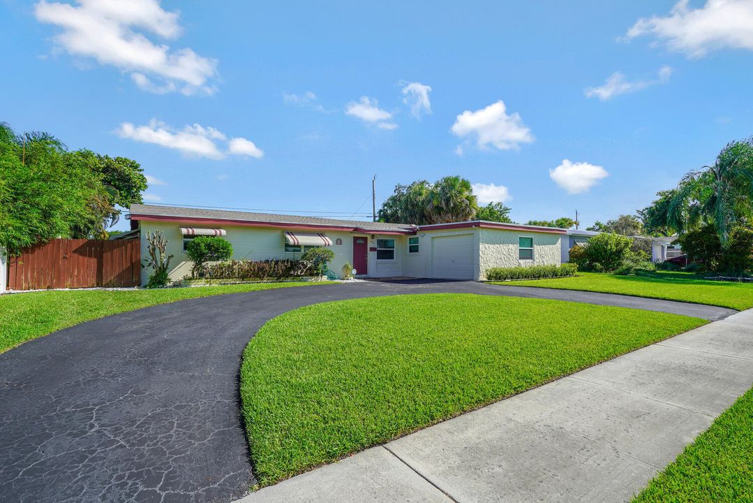 Active With Contract: $3,650 (3 beds, 2 baths, 1732 Square Feet)