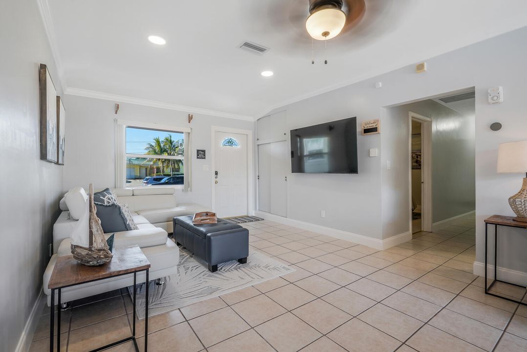 Active With Contract: $3,650 (3 beds, 2 baths, 1732 Square Feet)