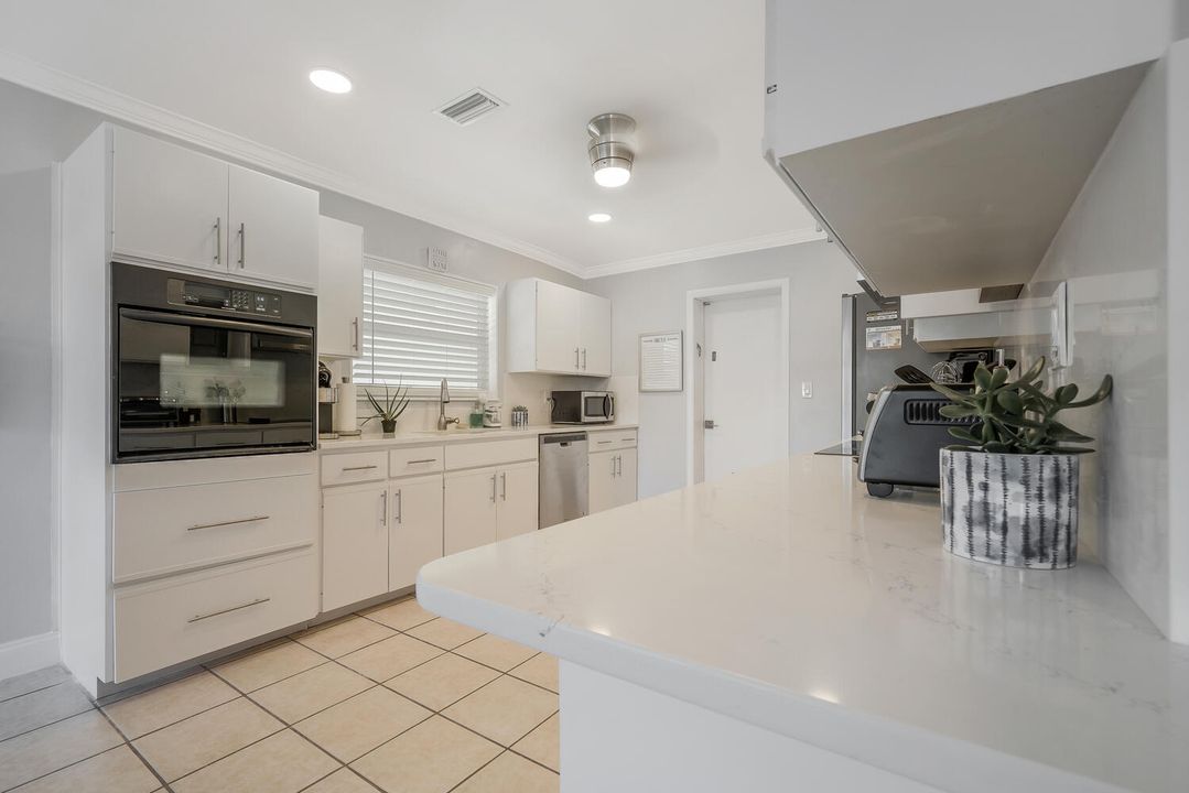 Active With Contract: $3,650 (3 beds, 2 baths, 1732 Square Feet)