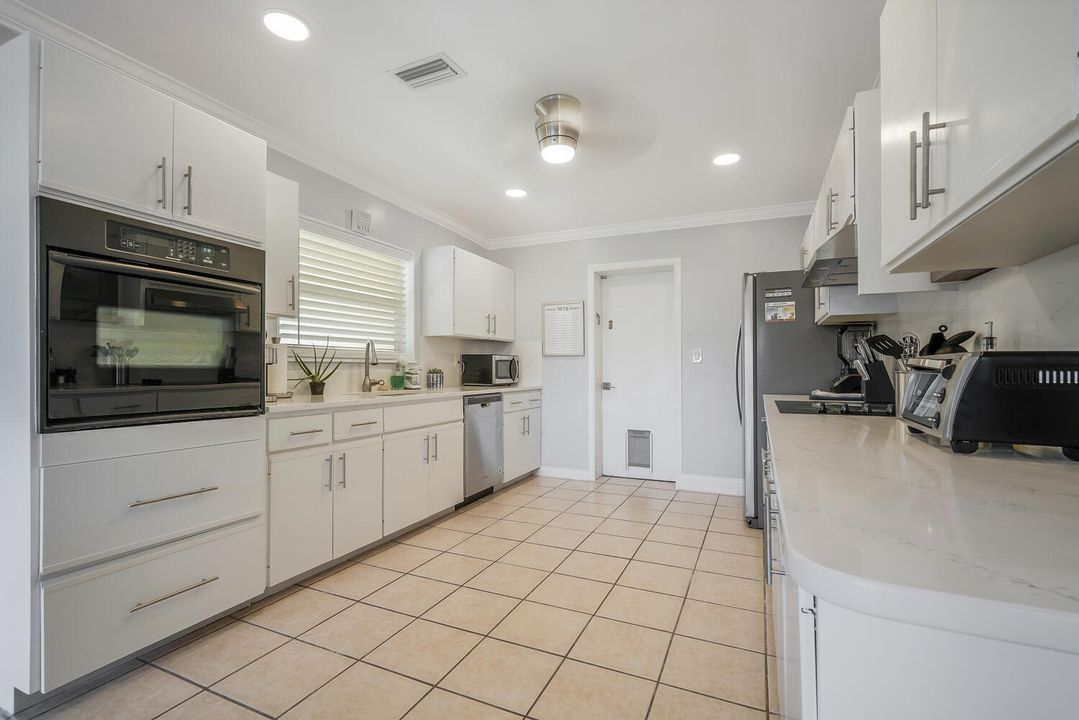 Active With Contract: $3,650 (3 beds, 2 baths, 1732 Square Feet)