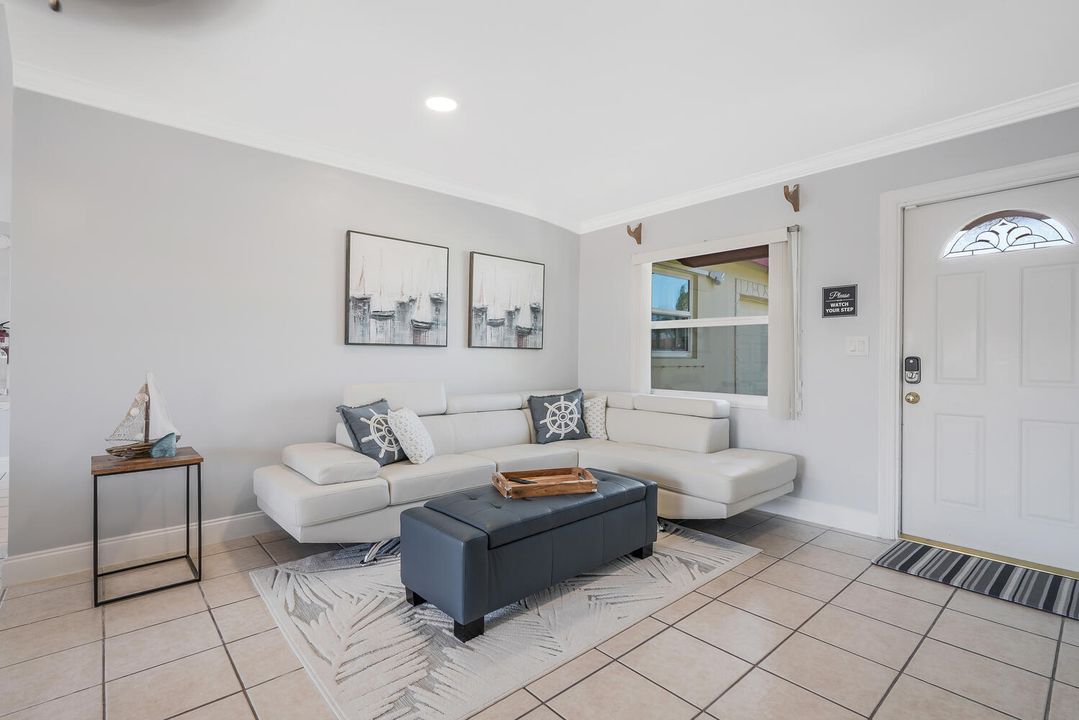 Active With Contract: $3,650 (3 beds, 2 baths, 1732 Square Feet)