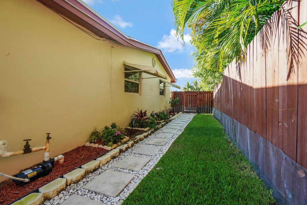 Active With Contract: $3,650 (3 beds, 2 baths, 1732 Square Feet)