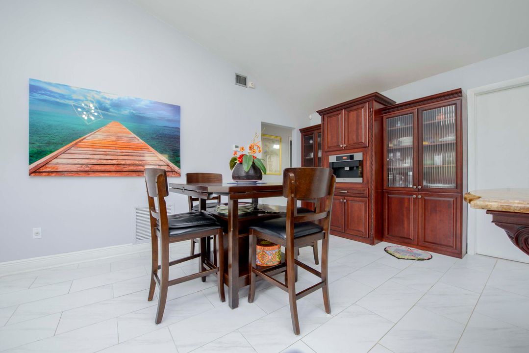 For Sale: $345,900 (2 beds, 2 baths, 1395 Square Feet)