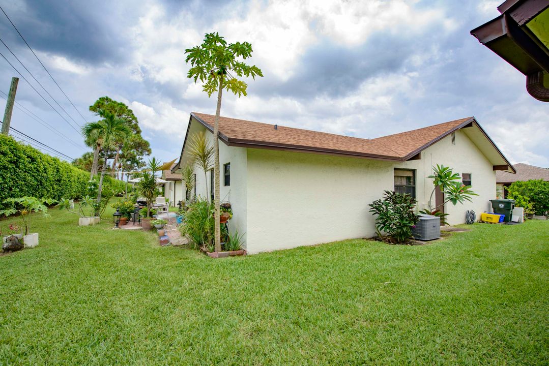 For Sale: $345,900 (2 beds, 2 baths, 1395 Square Feet)