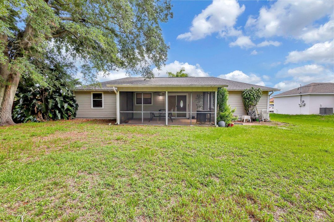 For Sale: $349,000 (3 beds, 2 baths, 1068 Square Feet)
