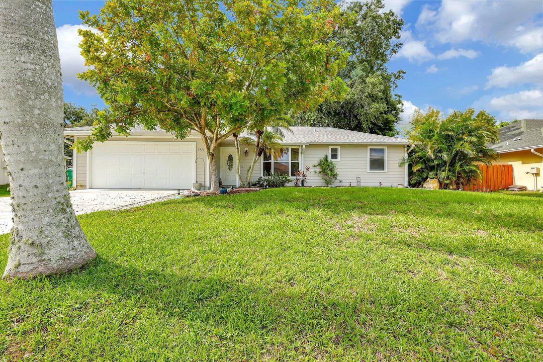 For Sale: $349,000 (3 beds, 2 baths, 1068 Square Feet)