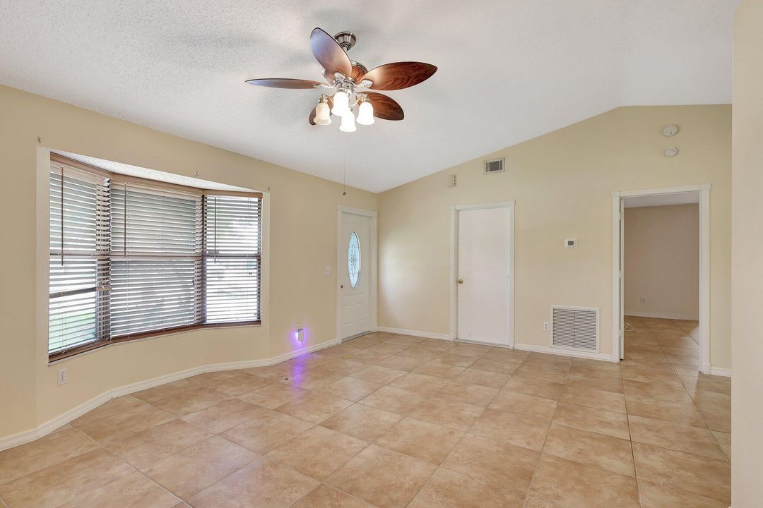 For Sale: $349,000 (3 beds, 2 baths, 1068 Square Feet)