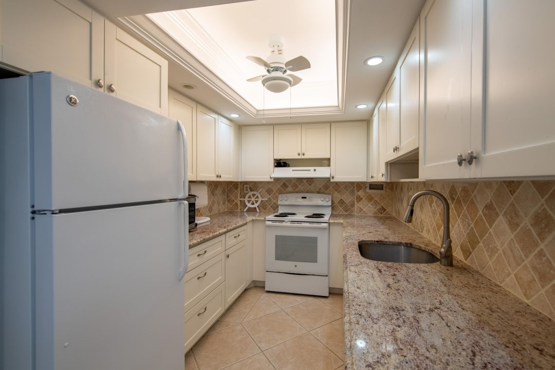 For Sale: $389,500 (1 beds, 1 baths, 723 Square Feet)