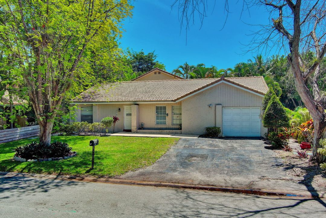 For Sale: $469,000 (3 beds, 2 baths, 1209 Square Feet)