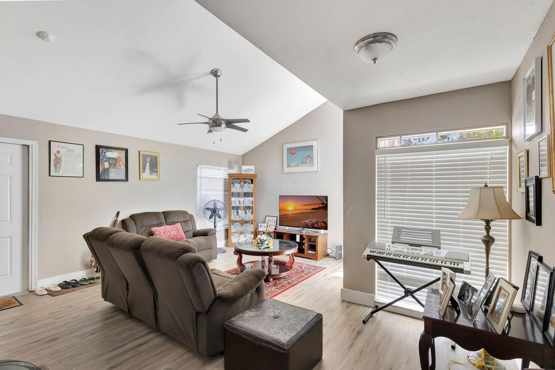 For Sale: $469,000 (3 beds, 2 baths, 1209 Square Feet)