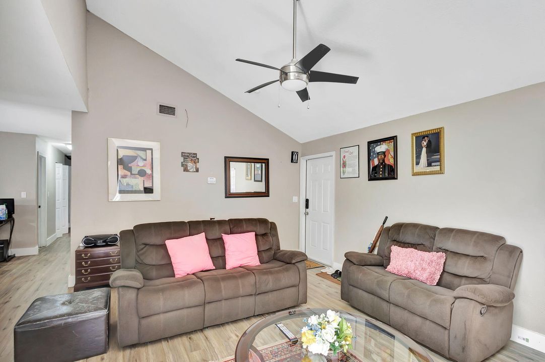 For Sale: $469,000 (3 beds, 2 baths, 1209 Square Feet)