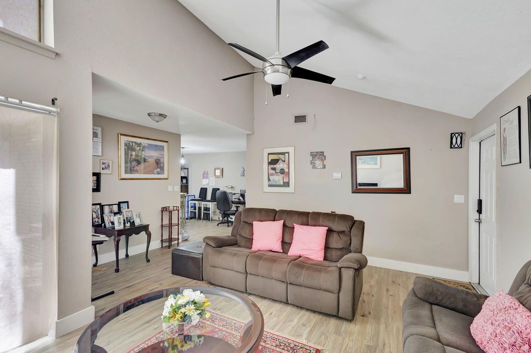 For Sale: $469,000 (3 beds, 2 baths, 1209 Square Feet)