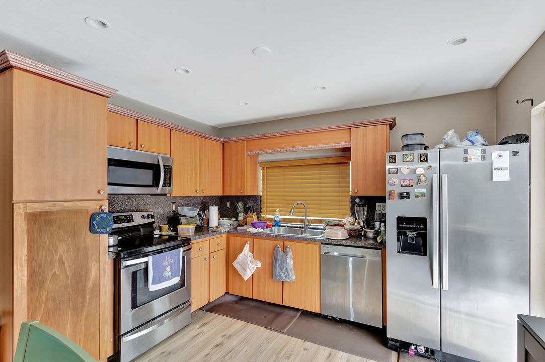 For Sale: $469,000 (3 beds, 2 baths, 1209 Square Feet)