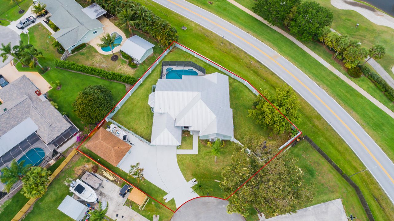 For Sale: $799,000 (3 beds, 2 baths, 2541 Square Feet)