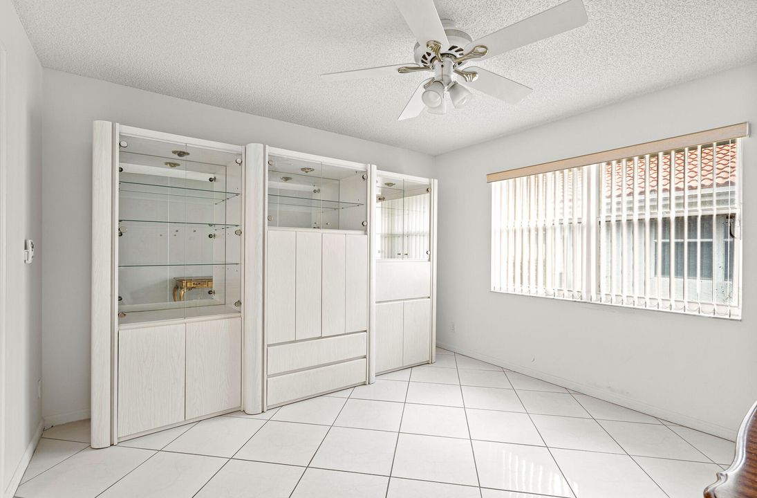 For Sale: $335,000 (2 beds, 2 baths, 1722 Square Feet)