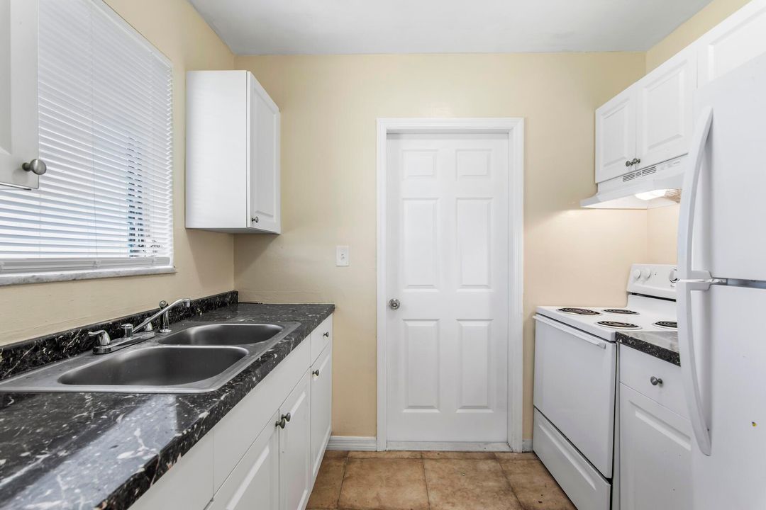 Active With Contract: $1,500 (2 beds, 1 baths, 700 Square Feet)