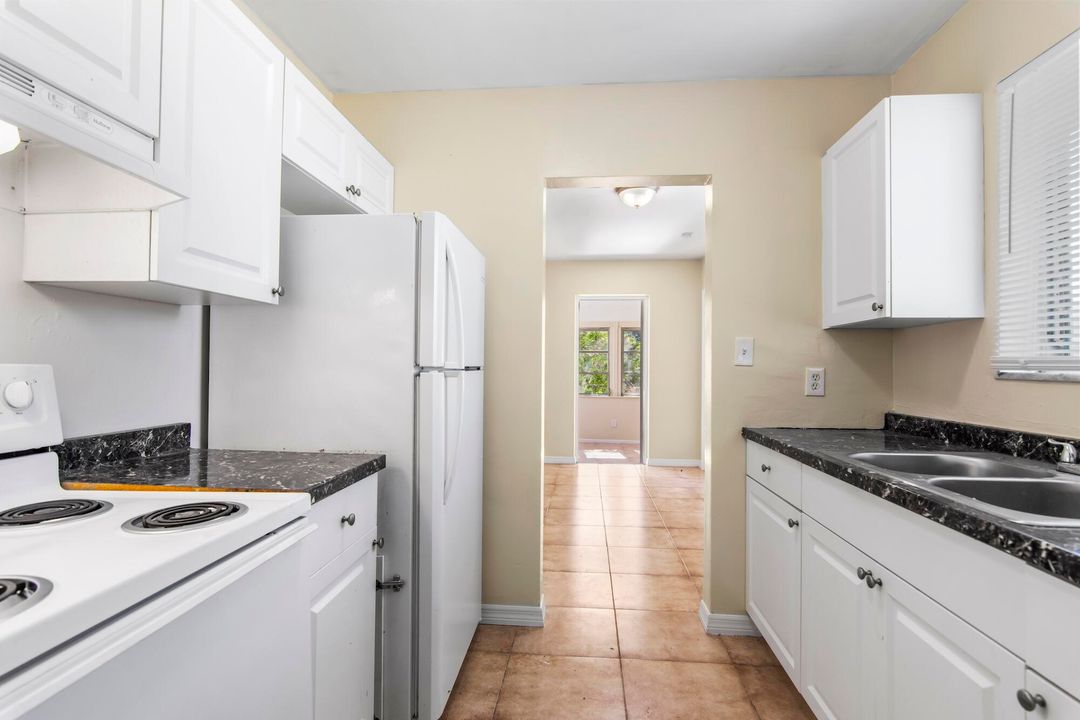 Active With Contract: $1,500 (2 beds, 1 baths, 700 Square Feet)