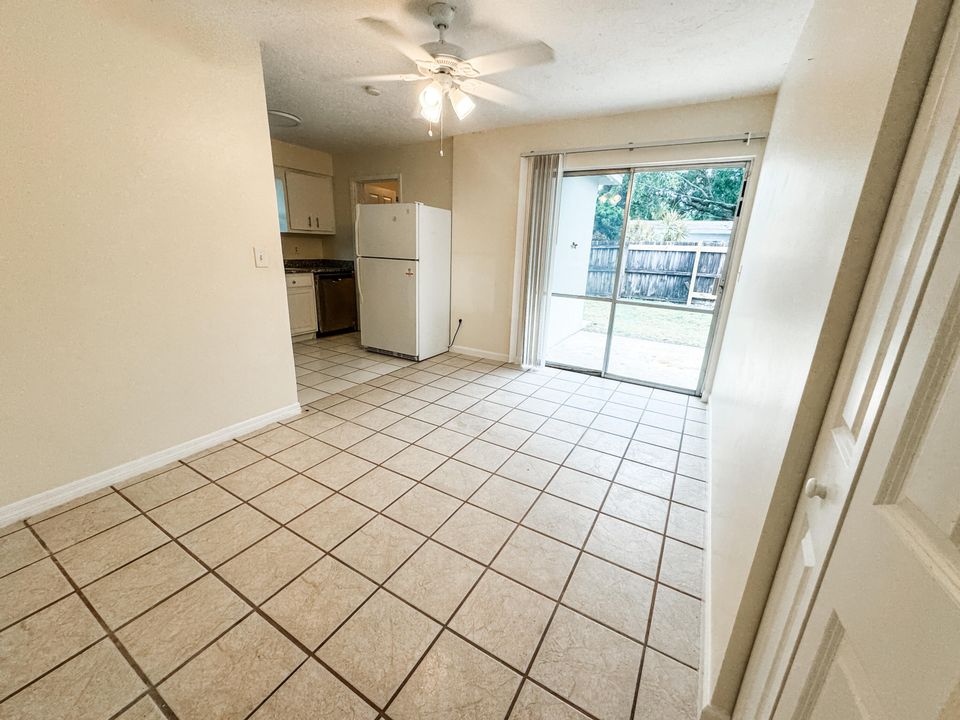 For Rent: $2,500 (2 beds, 2 baths, 1226 Square Feet)