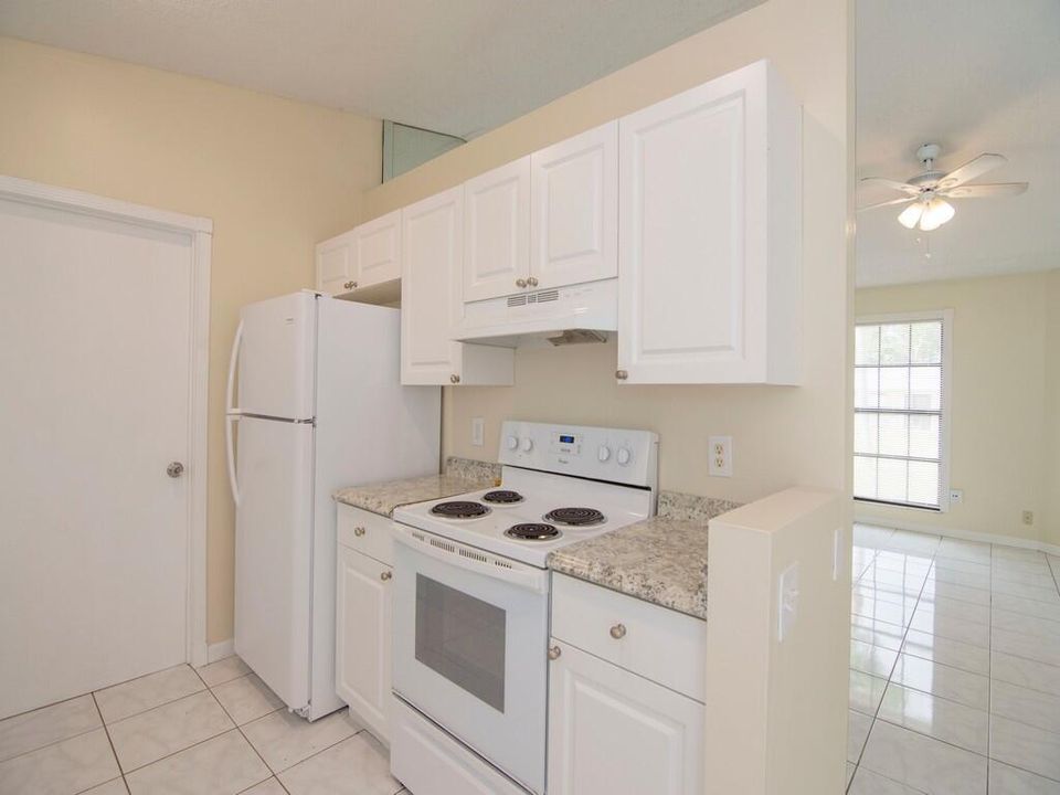 For Rent: $2,100 (2 beds, 2 baths, 988 Square Feet)