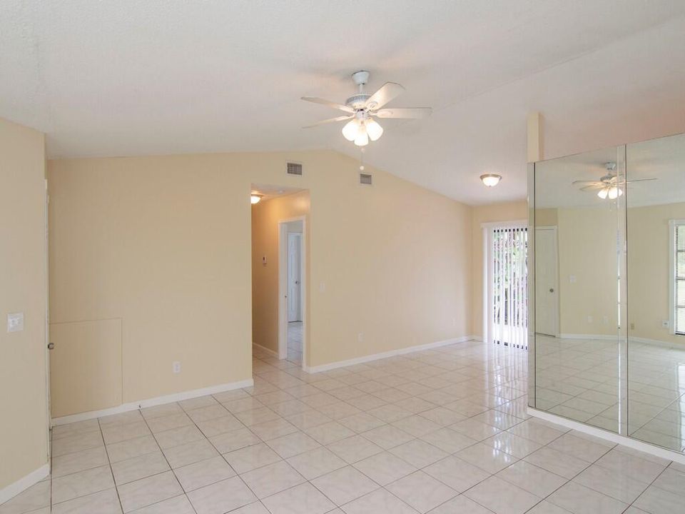 For Rent: $2,100 (2 beds, 2 baths, 988 Square Feet)