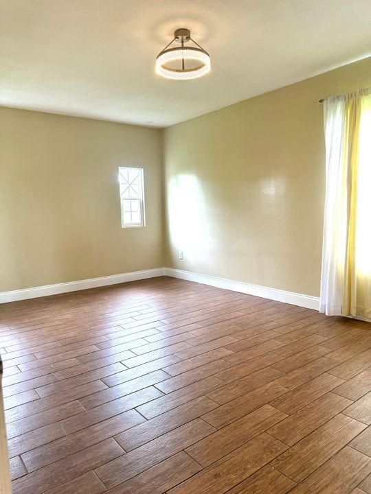 For Rent: $2,800 (2 beds, 1 baths, 1551 Square Feet)