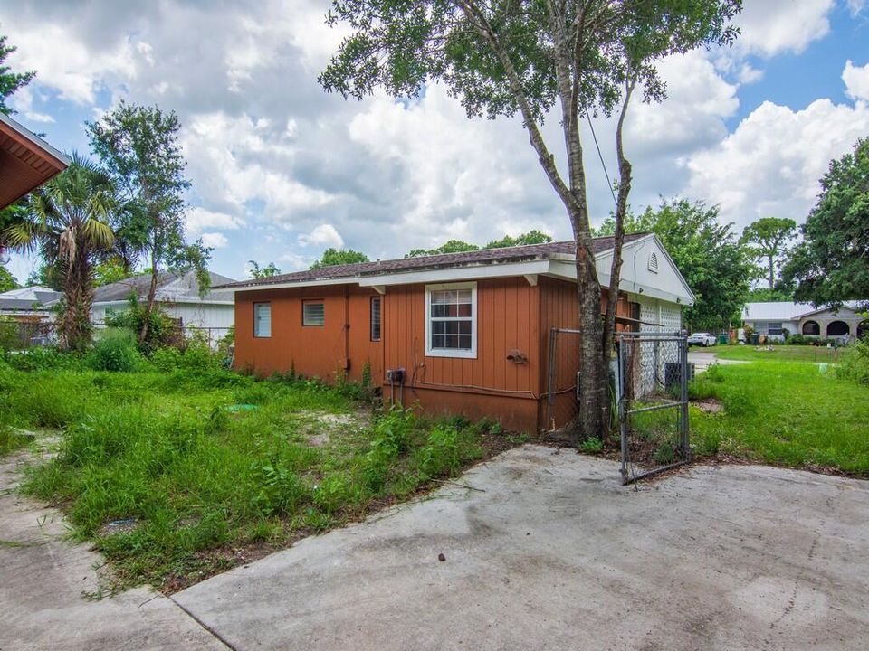 For Sale: $224,900 (2 beds, 1 baths, 1118 Square Feet)