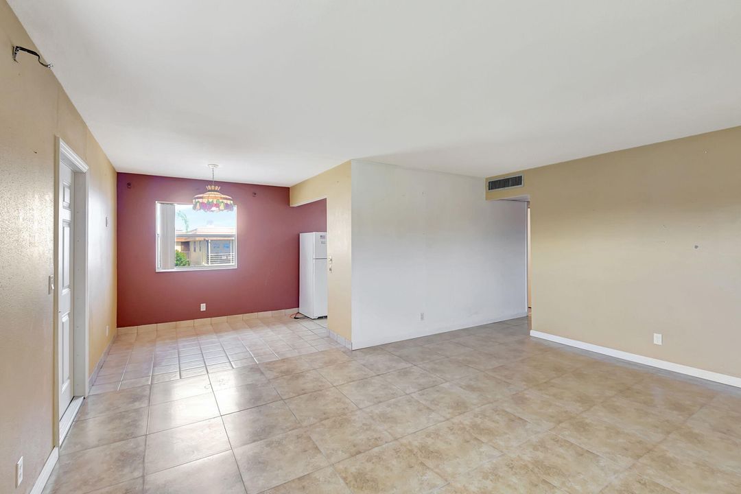 For Sale: $115,000 (2 beds, 2 baths, 880 Square Feet)