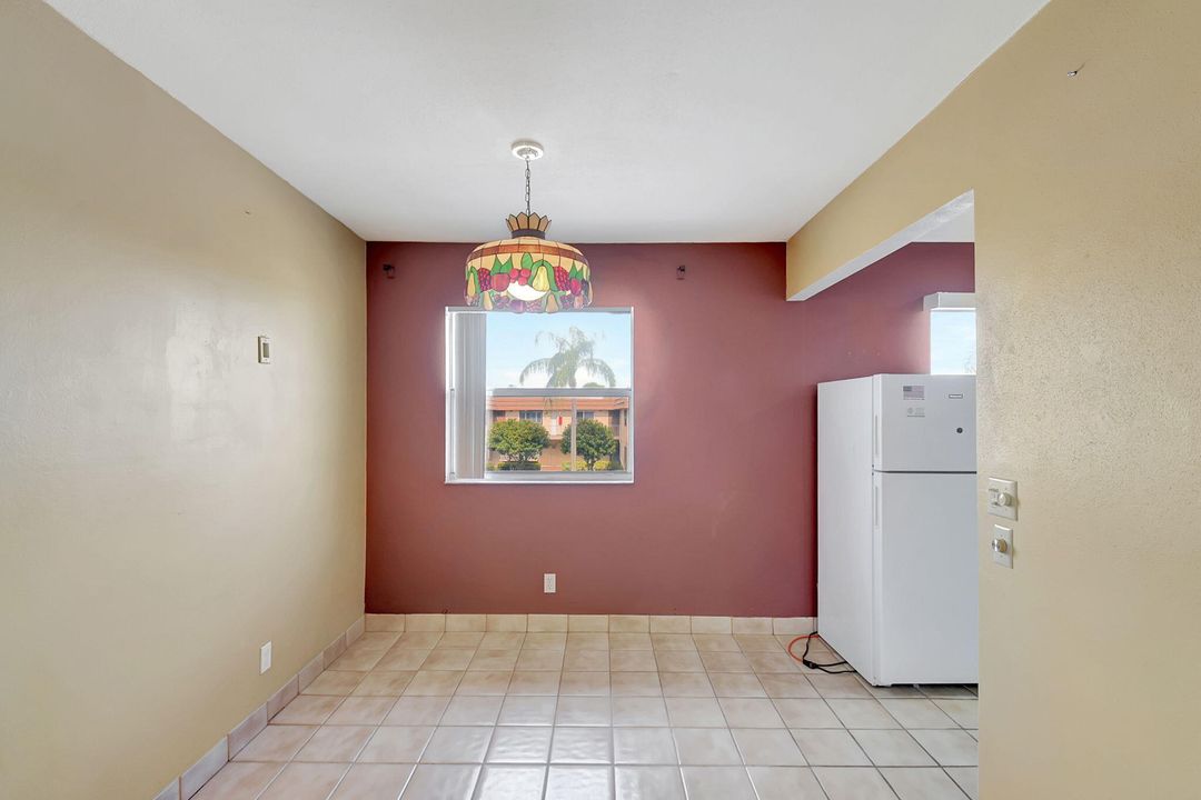 For Sale: $115,000 (2 beds, 2 baths, 880 Square Feet)