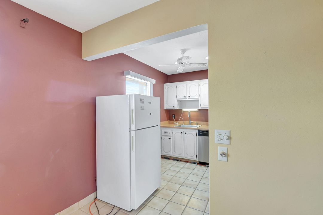 For Sale: $115,000 (2 beds, 2 baths, 880 Square Feet)