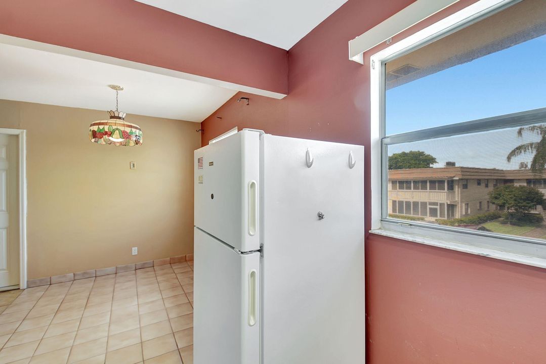 For Sale: $115,000 (2 beds, 2 baths, 880 Square Feet)