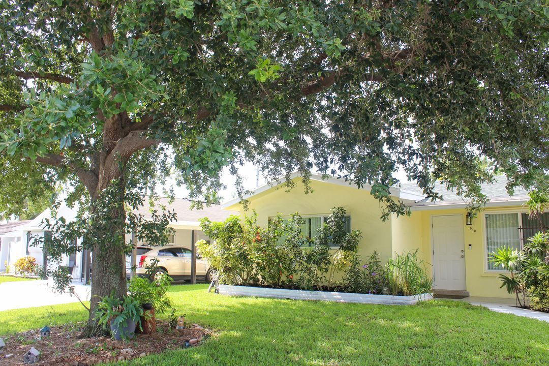 For Sale: $449,000 (2 beds, 2 baths, 1008 Square Feet)