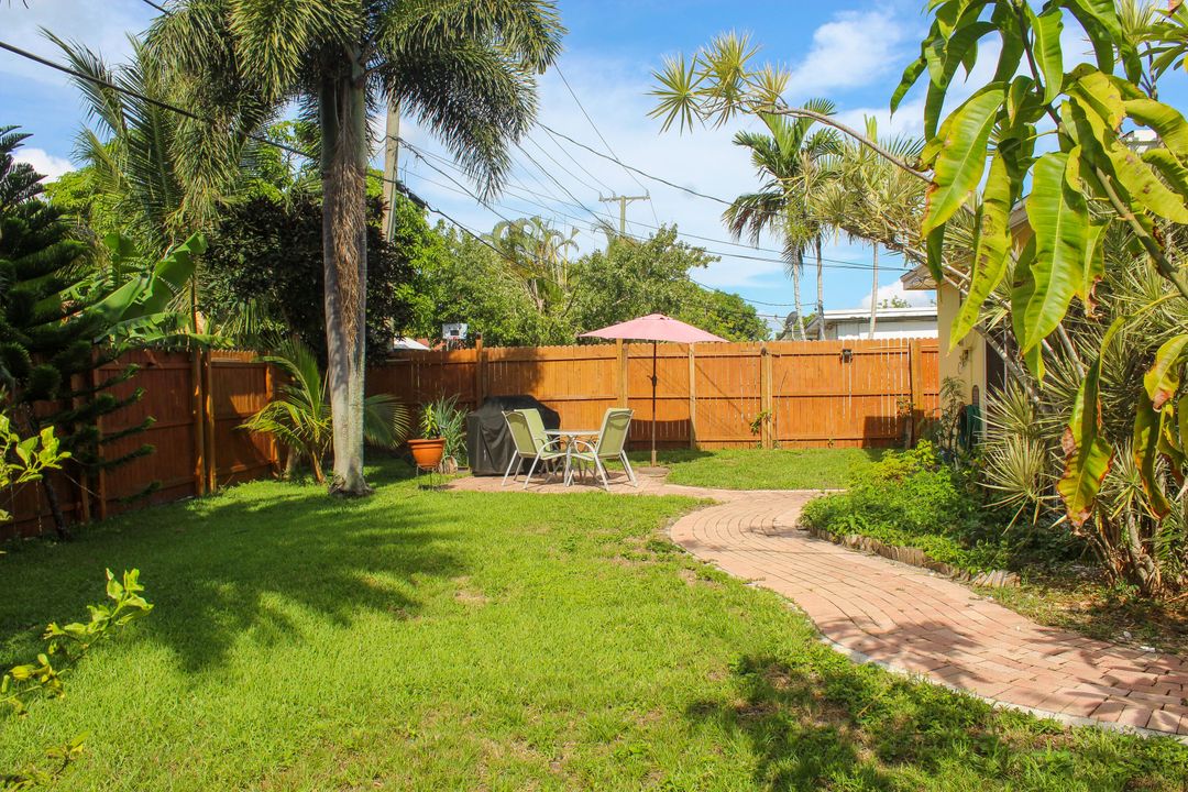 For Sale: $449,000 (2 beds, 2 baths, 1008 Square Feet)