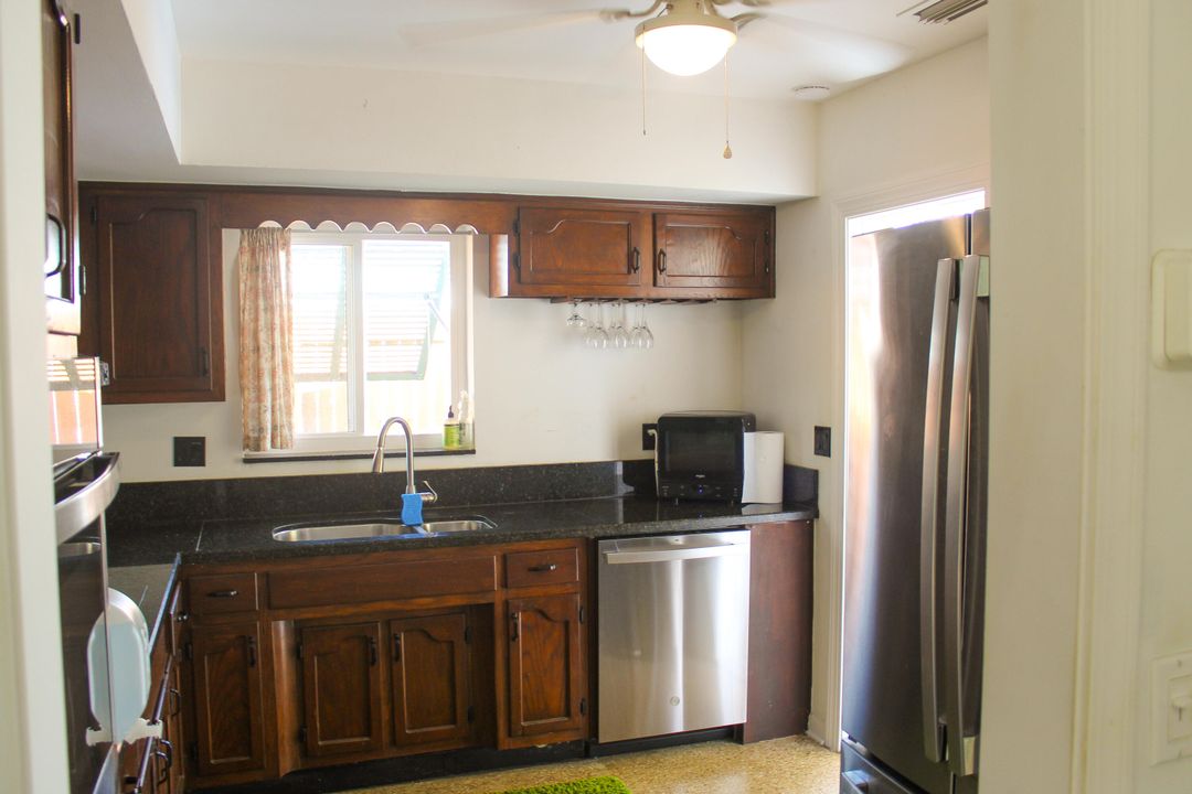 For Sale: $449,000 (2 beds, 2 baths, 1008 Square Feet)