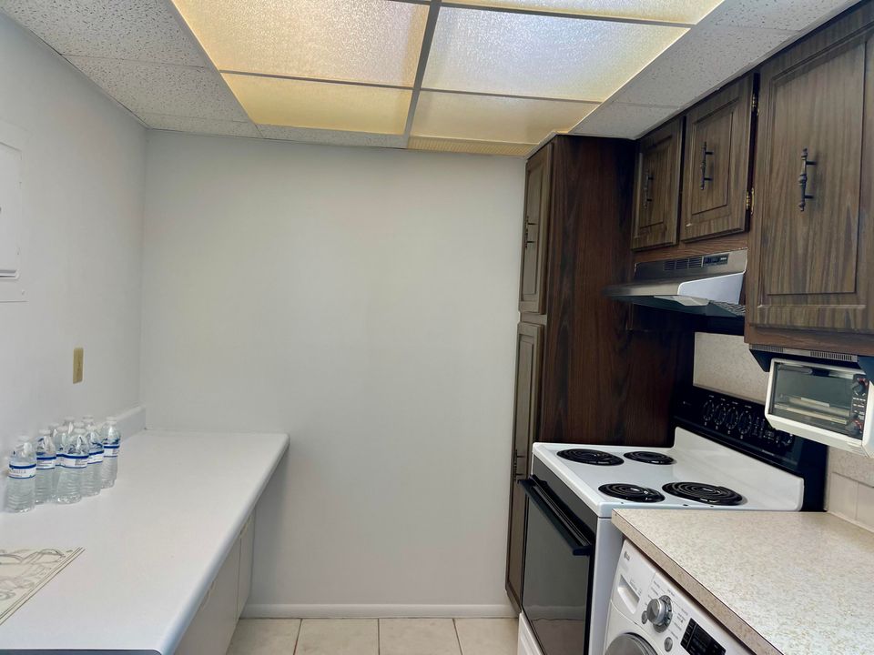 For Sale: $154,900 (2 beds, 2 baths, 812 Square Feet)