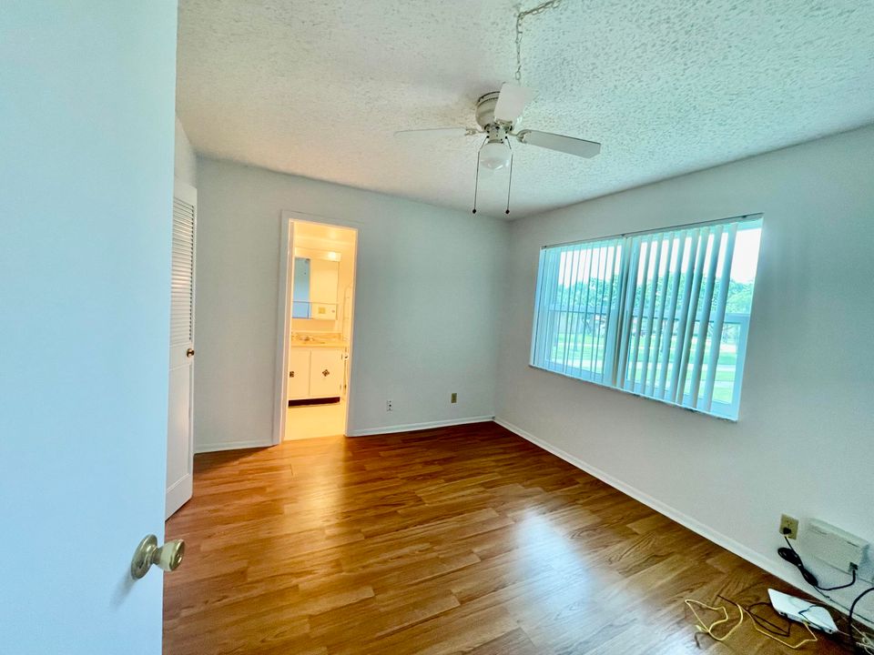 For Sale: $154,900 (2 beds, 2 baths, 812 Square Feet)