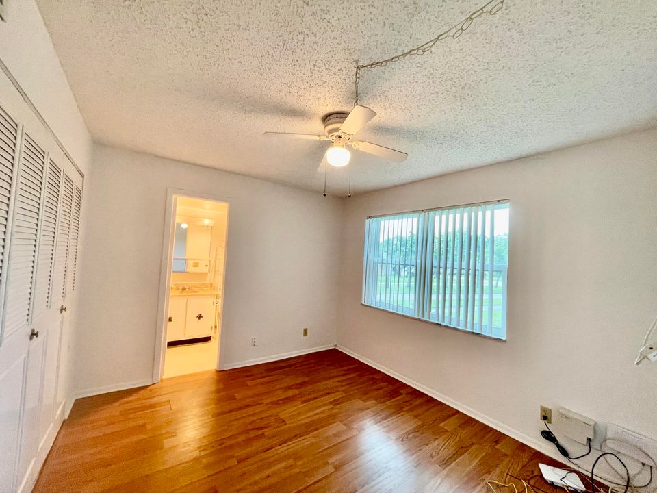 For Sale: $154,900 (2 beds, 2 baths, 812 Square Feet)