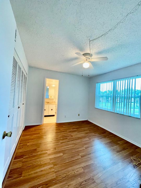 For Sale: $154,900 (2 beds, 2 baths, 812 Square Feet)