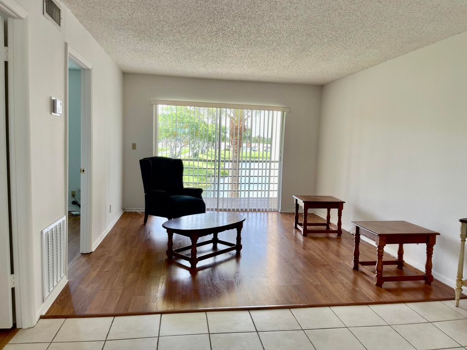 For Sale: $154,900 (2 beds, 2 baths, 812 Square Feet)