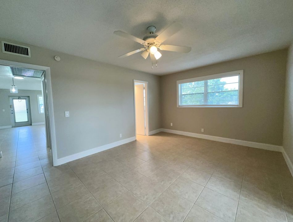 For Sale: $109,000 (1 beds, 1 baths, 684 Square Feet)