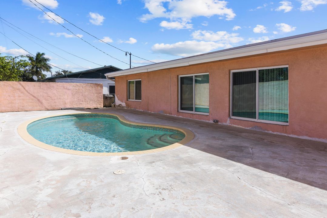 Active With Contract: $455,000 (3 beds, 2 baths, 1894 Square Feet)