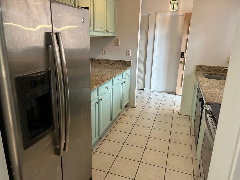 For Rent: $2,725 (2 beds, 2 baths, 1154 Square Feet)