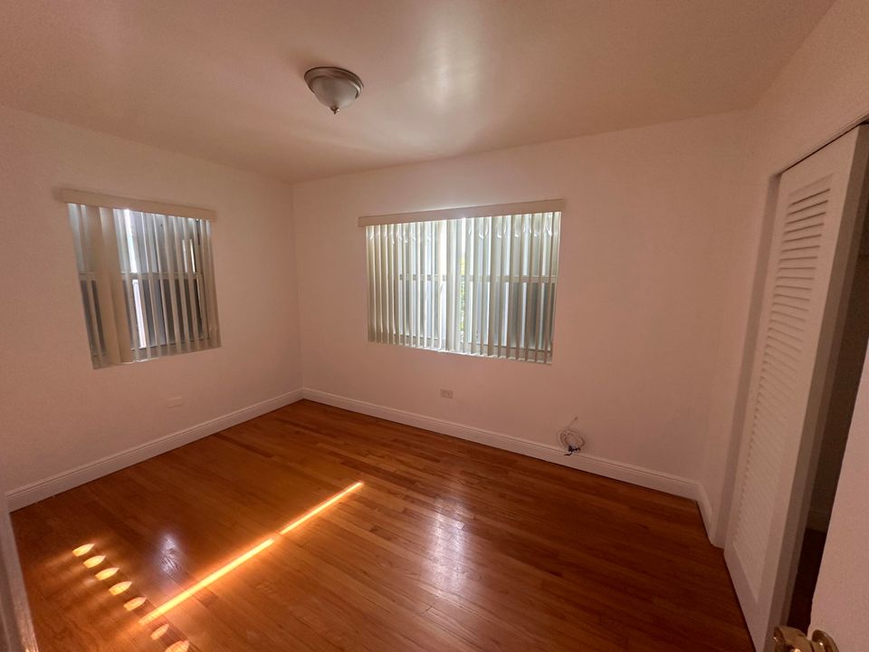 For Rent: $2,000 (2 beds, 1 baths, 840 Square Feet)