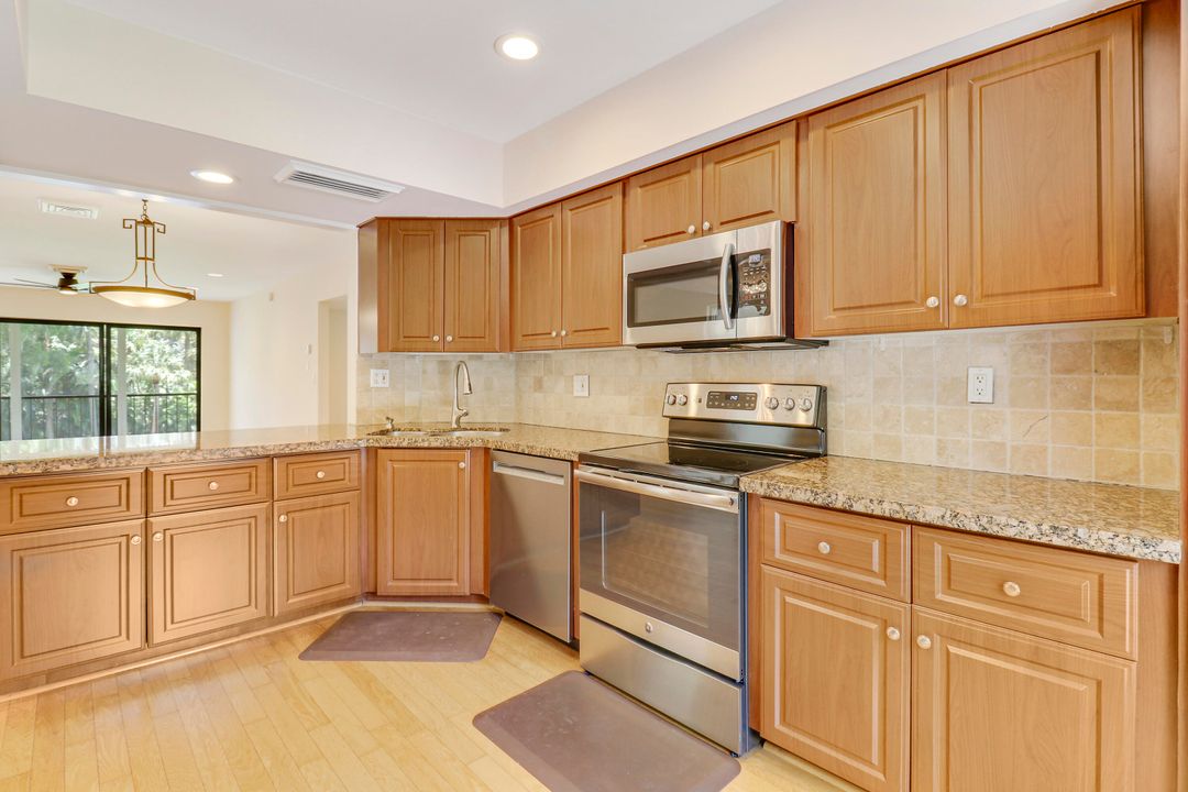 For Sale: $268,000 (3 beds, 2 baths, 1377 Square Feet)