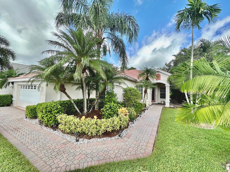 For Sale: $539,900 (4 beds, 2 baths, 2220 Square Feet)