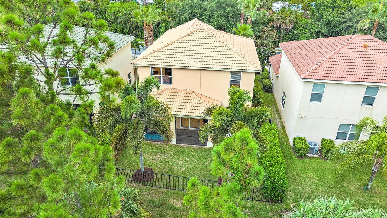 En Venta: $639,000 (4 camas, 2 baños, 2200 Pies cuadrados)