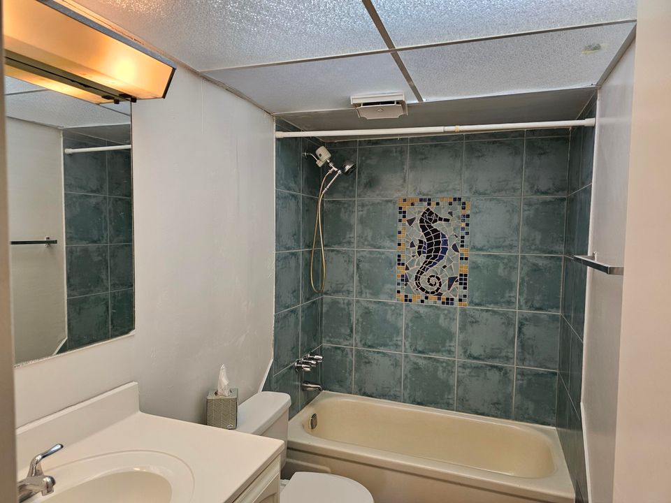 待售: $119,000 (1 贝兹, 1 浴室, 748 平方英尺)