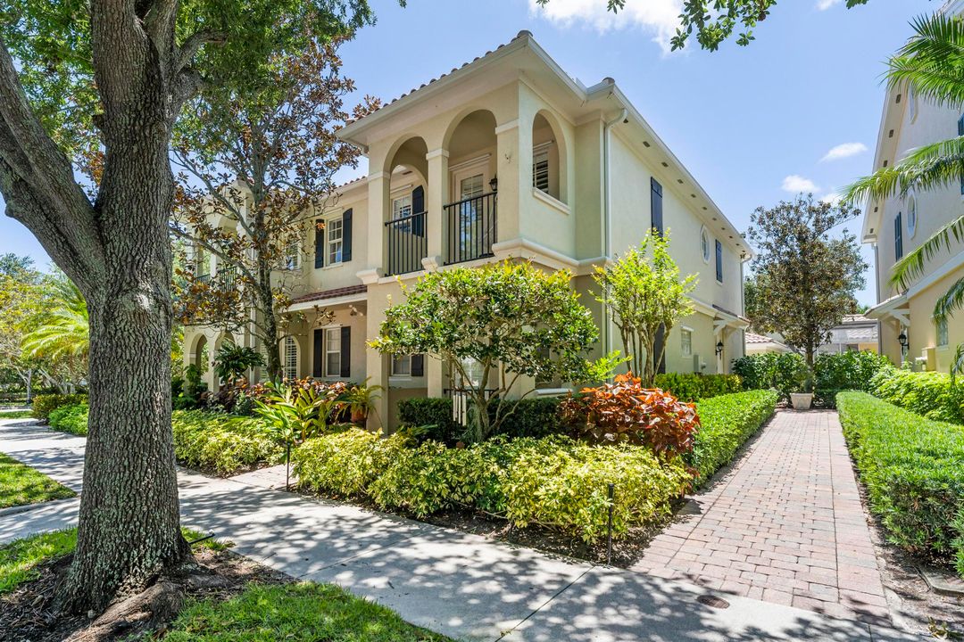 For Sale: $725,000 (4 beds, 3 baths, 1830 Square Feet)