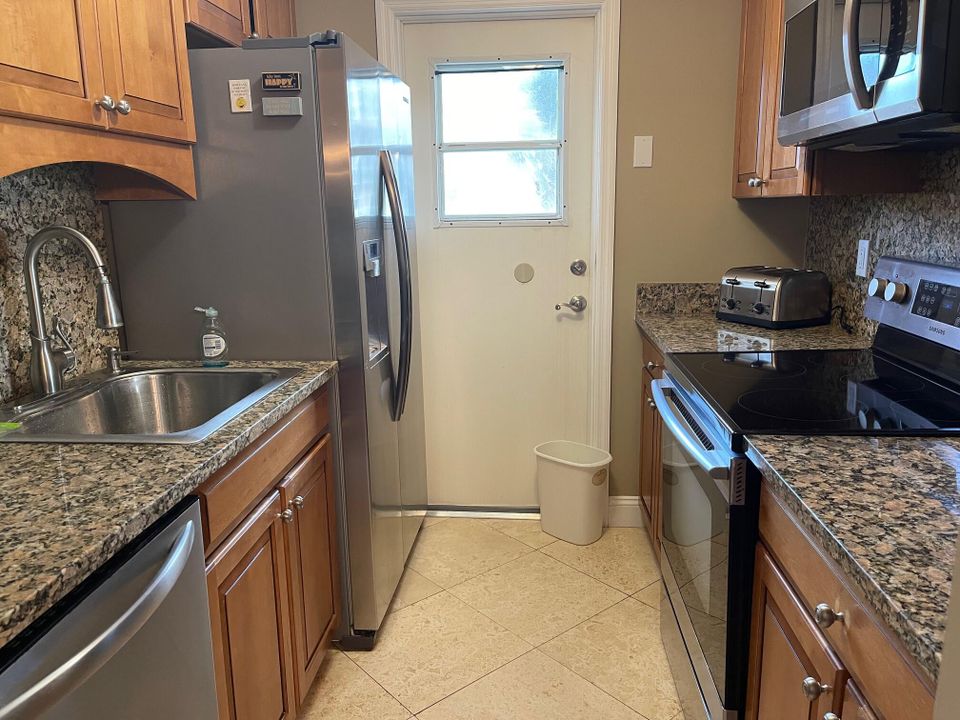 For Rent: $2,800 (2 beds, 2 baths, 1256 Square Feet)