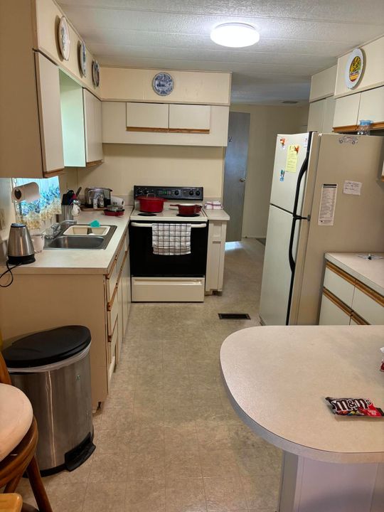 For Sale: $39,900 (2 beds, 2 baths, 1100 Square Feet)